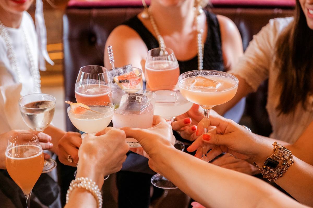 How to Master Cocktail Party Makeup: Expert Tips for Flawless, Camera-Ready Glam