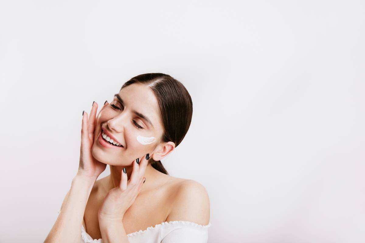 Party Highlight Makeup: How to Get Lit (Literally) Without Looking Glitter-Bombed