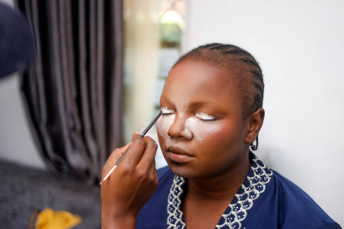 Event Smokey Eye Makeup That Actually Lasts Through Toasts, Tears & Terrible Dance Moves
